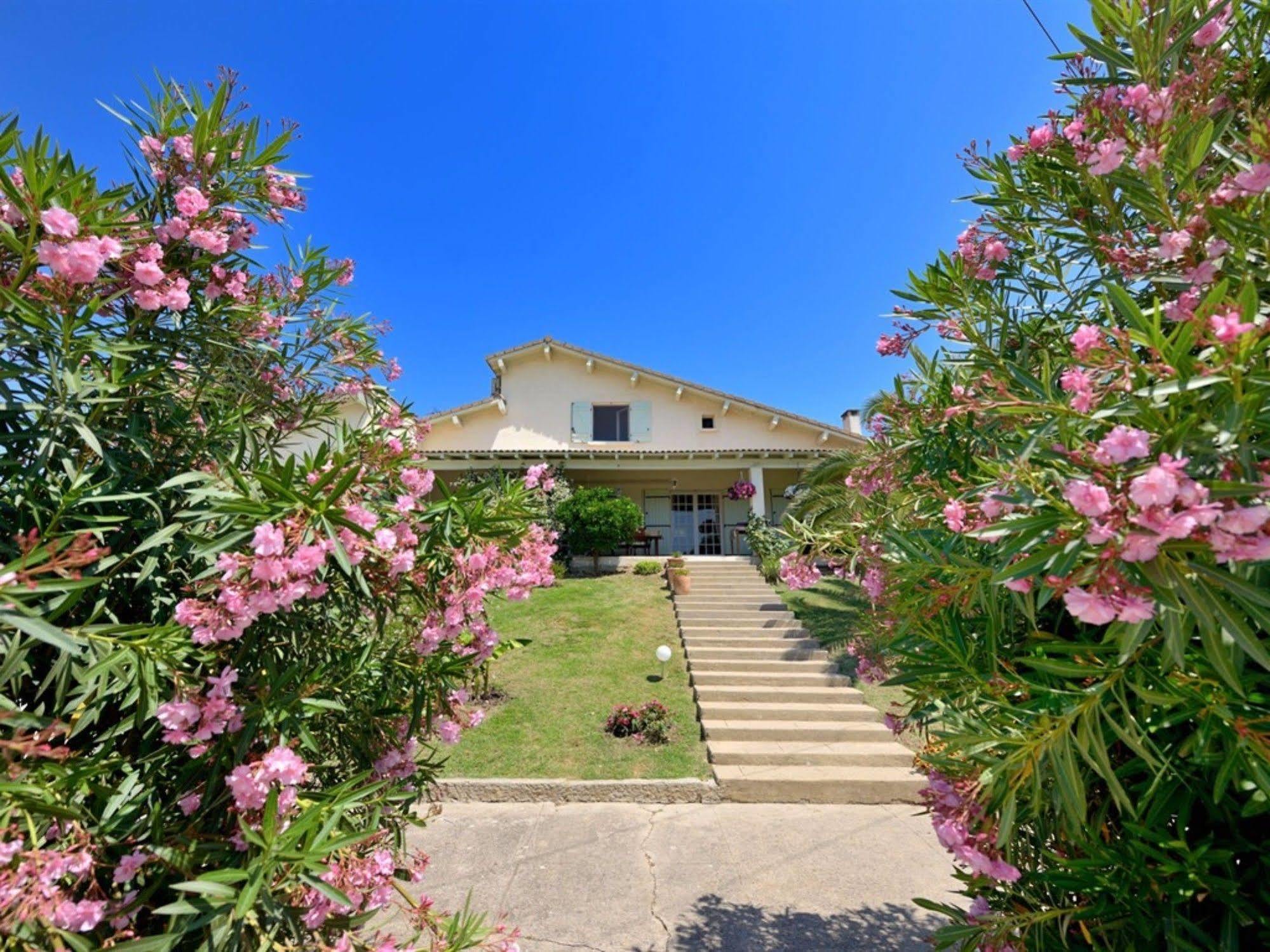 Bed and Breakfast Mas Saint-Ange Lunel  Esterno foto